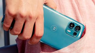 Motorola Edge 20 Lite devine oficial: telefon 5G accesibil cu cameră de 108 MP, corp arătos