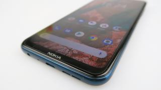 Nokia X20: Acustică mono, bună pentru înalte şi voce, cam distorsionată la maxim