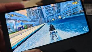 Samsung Galaxy A72 4G: Benchmark-uri la bătaie cu telefoane 5G, e OK şi la gaming