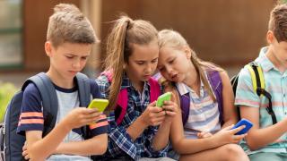 Google aduce o serie de modificări pentru siguranța online a copiilor și a adolescenților
