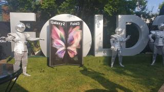 Samsung lansează noile telefoane pliabile Galaxy Z Fold 3 și Galaxy Z Flip 3 în România, în cadrul unui eveniment spectacol cu muzică, lumini și socializare la Fratelli