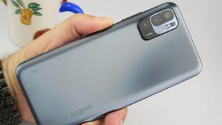 Redmi Note 10 5G: Design mai şarmant decât ai zice după preţ