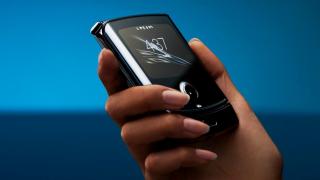 Android 11 ajunge și pe primul pliabil Motorola: Razr 2019 face trecerea la noul release