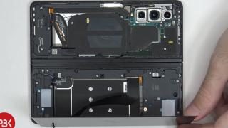 Samsung Galaxy Z Fold 3 primeşte o disecţie amănunţită; Cat de greu e de reparat? (Video)