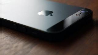 Apple ar urma să integreze un display mai mare pe iPhone 6 fără sacrificiile pe care le fac rivalii săi