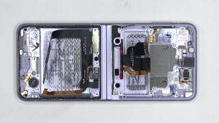 Samsung Galaxy Z Flip 3 a primit o disecție video amănunțită; Aflăm cât de greu este de reparat