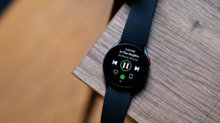 Spotify a adus streaming-ul audio offline pe ceasurile cu Wear OS; Update-ul este disponibil pentru un număr restrâns de utilizatori