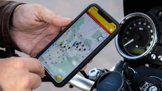 Apple nu recomandă atașarea iPhone-ului de ghidonul motocicletei; Iată de ce