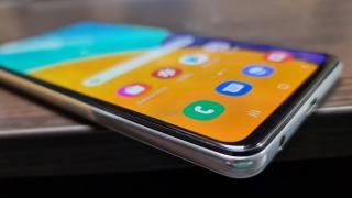 Samsung Galaxy A52 5G: Benchmark-uri satisfăcătoare pentru 2021, dar fără pretenţii de a bate Snapdragon 765