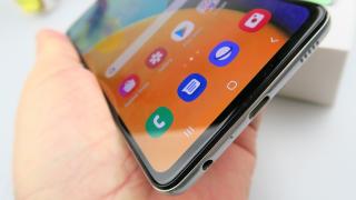 Samsung Galaxy A52 5G: Conectivitate de telefon midrange tipic, cu 5G, două sloturi SIM