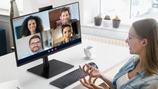 Samsung anunță lansarea primului său monitor ce integrează o cameră web: Webcam Monitor S4