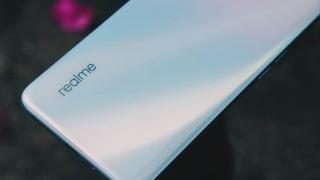 realme dezvoltă un telefon cu display cu rezoluție 2K și suport pentru alimentarea rapidă la 125W
