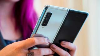 Android 12.1 apare în primele scăpări, va îmbunătăţi experiența telefoanelor pliabile