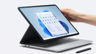 Microsoft Surface Laptop Studio a debutat: Notebook cu ecran rabatabil şi Thunderbolt 4