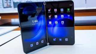 Microsoft promite 3 ani de actualizări software pentru Surface Duo 2; Prima generație încă rulează Android 10