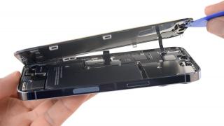 Disecţia lui iPhone 13 Pro realizată de iFixit dezvăluie modificări la mecanismul Face ID, probleme cu înlocuirea ecranului