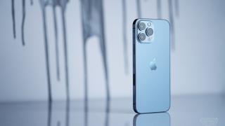 iPhone 13 Pro Max suportă încărcare până la 27W, iPhone 13 Pro rămâne la 23W; În cât timp se încarcă?