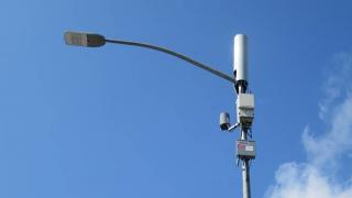 Guvernul aprobă montarea de antene 5G pe stâlpi de iluminat public, semafoare, spaţii verzi, în mod gratuit