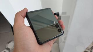 Samsung Galaxy Z Flip 3 poate înregistra căzăturile, astfel încât să nu păcăleşti garanția Samsung
