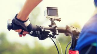E LUNI e AMAZON: Azi vă recomandăm o cameră de acțiune accesibilă, cu o mulțime de accesorii la pachet, ce poate filma 4K
