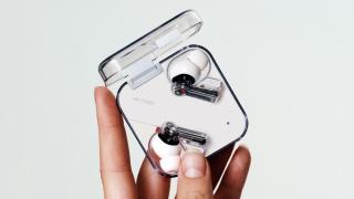 Căștile wireless Nothing Ear (1) sunt acum disponibile în oferta eMAG la o sumă atractivă!