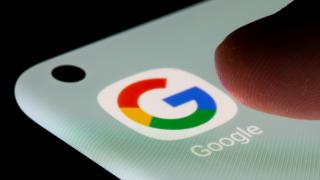 Google include funcția de derulare continuă pentru rezultatele Search afișate pe mobil; Dispare butonul "Vedeți mai multe"