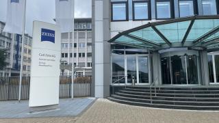 Am vizitat centrul de Cercetare și Dezvoltare ZEISS din Oberkochen și am aflat detalii cheie despre parteneriatul vivo - ZEISS