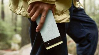Google Pixel 6 devine oficial! Flagship-ul „de buget” vine cu design atrăgător, display AMOLED plat și noul CPU Tensor la bord