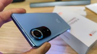 Huawei nova 9 unboxing: revenirea Huawei cu un telefon chipeş, cu ecran OLED la 120 Hz (Video)