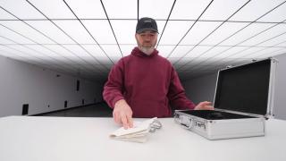 Cel mai aşteptat unboxing al toamnei: cârpa Apple primeşte un video marca Unbox Therapy