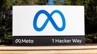 Facebook îşi schimbă numele în Meta, cel puţin în cazul companiei, după modelul Google/Alphabet