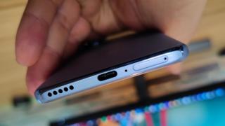 HUAWEI Nova 9: Acustica mono cu accent pe voci plăcute şi înalte