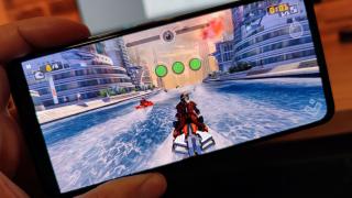 vivo V21 5G: Benchmark-uri ca benchmark-uri, dar suntem surprinşi de temperatură