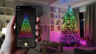 E LUNI e AMAZON: Azi vă recomandăm o instalație luminoasă smart pentru pomul de Crăciun, ușor de controlat folosind smartphone-ul sau chiar vocea