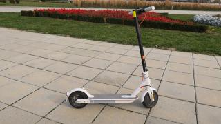 Prezentare Xiaomi Mi Electric Scooter 3 - Trotinetă electrică de oraș, cu o construcție robustă și ușor de folosit