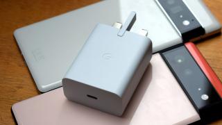Google confirmă faptul că seria Pixel 6 nu suportă alimentare rapidă la 30W; Compania explică motivele din spatele modului lent de încărcare
