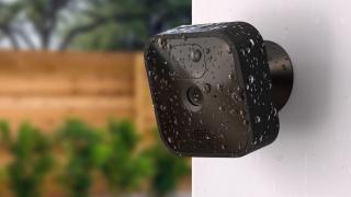 E LUNI e AMAZON: Azi vă recomandăm camera de supraveghere compactă Blink Outdoor, acum cu discount