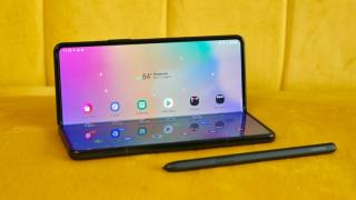 Samsung oprește actualizarea la One UI 4 (Android 12) pentru Galaxy Z Fold3 și Z Flip3 din cauza unor probleme și bug-uri semnalate de către utilizatori