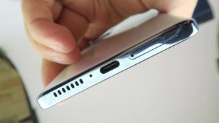 Motorola Edge 20 Pro: Acustică mono, dar una corectă care livrează