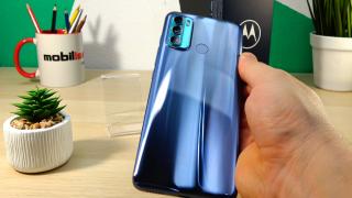Motorola Moto G60: Design fără prea multă imaginaţie, spatele e captivant