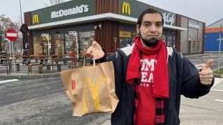 Am încercat aplicaţia McDonald's cu calendar advent şi cu oferte zilnice, cadouri de Crăciun şi bunătăţi pe puncte (Video)
