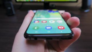 Android 12 vine și pe seria Galaxy S10 la pachet cu One UI 4.0; Actualizarea se distribuie pe S10, S10e și S10+