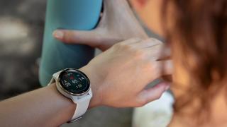 CES 2022: Garmin anunță smartwatch-ul Venu 2 Plus cu funcție de apelare și modelul vivomove Sport, ambele disponibile deja în România