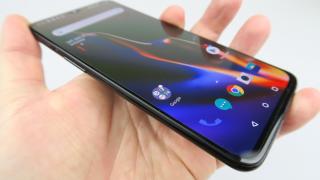 OnePlus opreşte suportul software/actualizările pentru două telefoane populare; Despre ce modele e vorba?