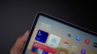 iPad Pro 2022 ar putea aduce încărcare wireless via MagSafe ascuns în logo-ul Apple; iPad Air 5 are o cameră selfie superioară