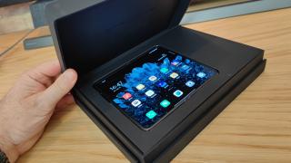 OPPO Find N Unboxing: OPPO a perfecționat rețeta telefoanelor pliabile care se deschid ca o carte