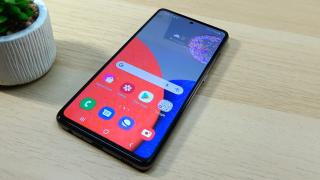 Samsung Galaxy A52s 5G: Display savuros pentru consum Netflix şi YouTube, în HDR