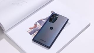 Motorola Edge 30 Pro va avea scanner de amprente integrat în display și nu lateral ca pe fratele geamăn Edge X30 din China