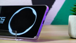 Samsung Galaxy S21 FE 5G: Acustica stereo face o treabă bună, speakerul de sus e bine camuflat