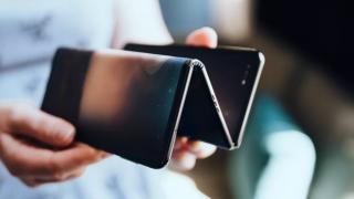Samsung brevetează un smartphone dublu pliabil cu slot pentru S-Pen; Iată schițele!